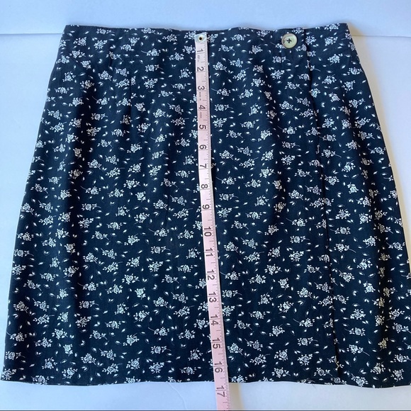 Wrap Mini Skirt Black w/white floral print - Picture 6 of 8